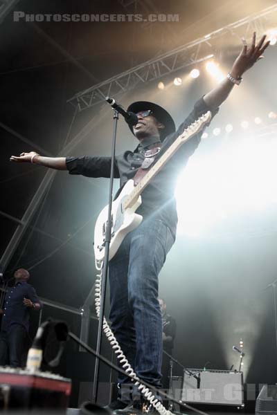 RAPHAEL SAADIQ - 2011-07-02 - BELFORT - Presqu'ile du Malsaucy - 